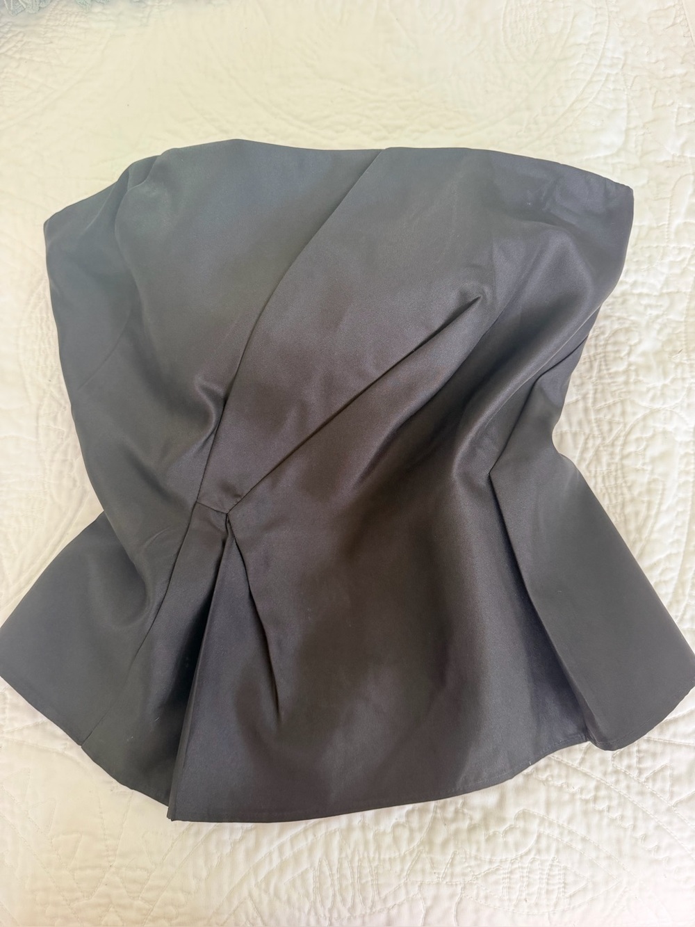 White House Black Market Black Strapless Peplum Bustier Crop Top -Black. Size 4
